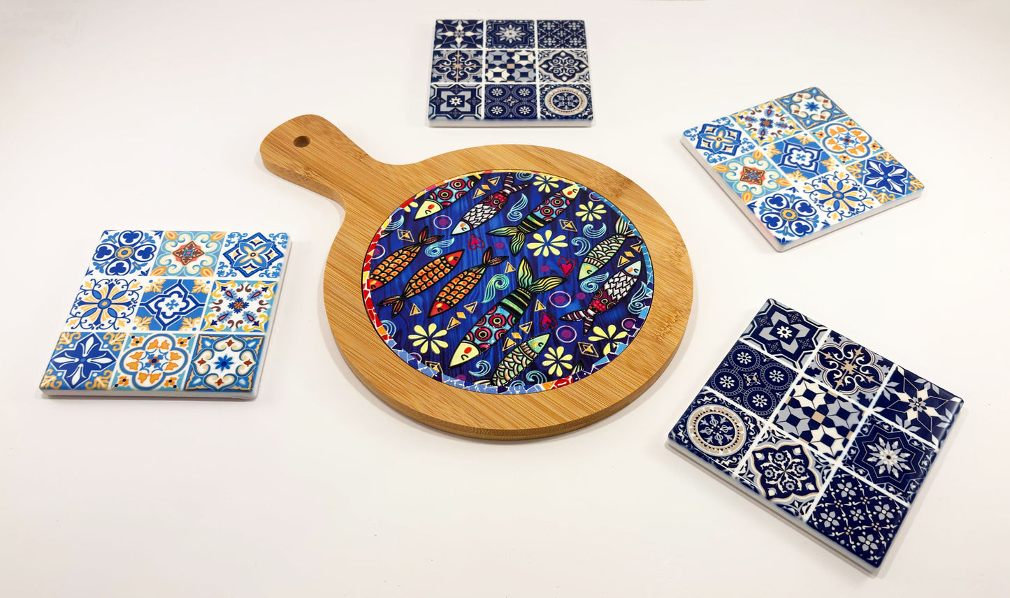 Set Servire "Aegean Breeze": Platou din Bambus și Ceramică & 4 Coastere în Stil Grecesc